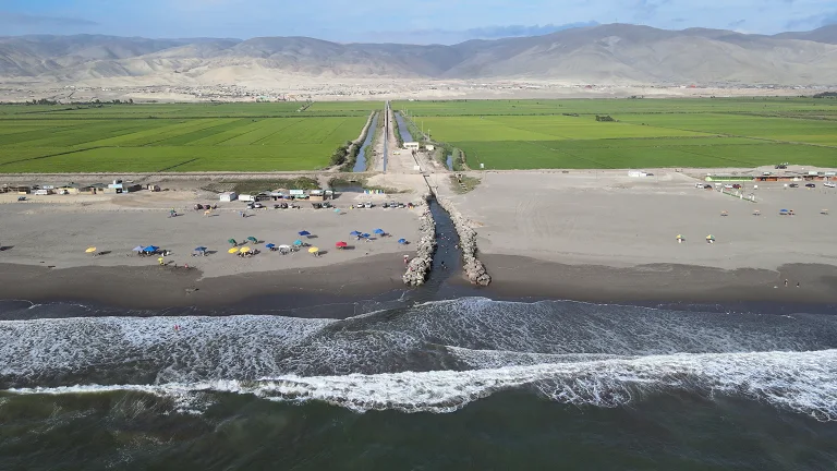 Playa La Bomba - Mariscal Caceres, Camaná, Arequipa